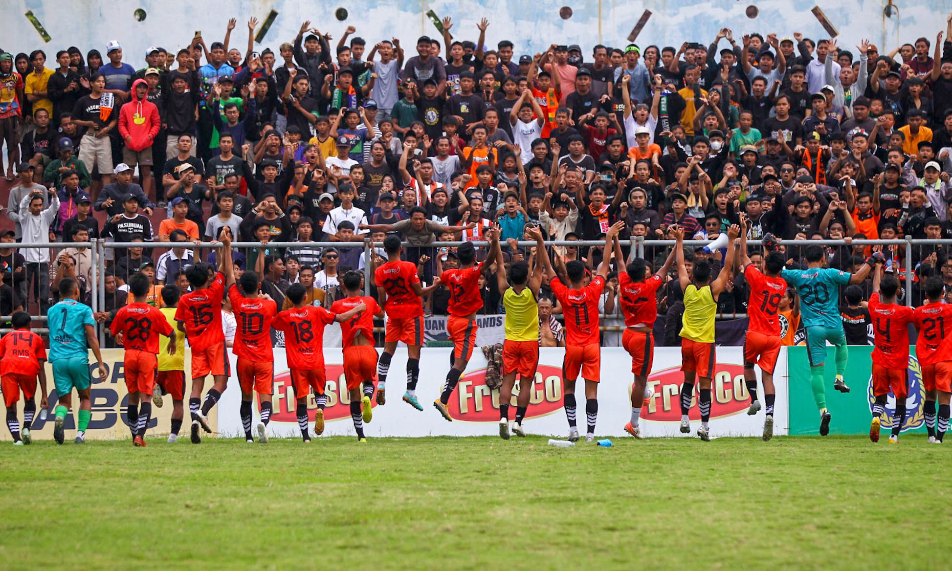 SIAP MENDUKUNG LAGI: Sakeramania saat menyaksikan laga Persekabpas di Stadion R Soedrasono di musim lalu.