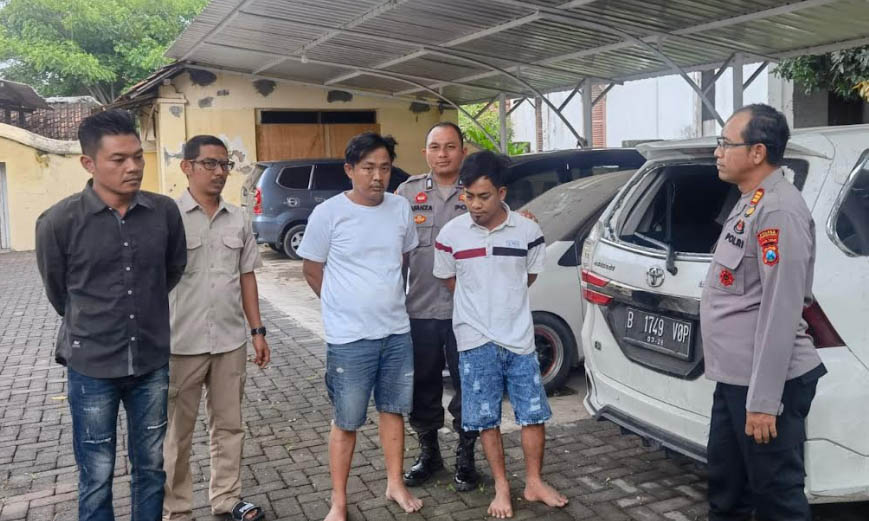MASIH DIPROSES: Tiga tersangka komplotan modus pengganjar kartu ATM yang sudah diamankan polisi.