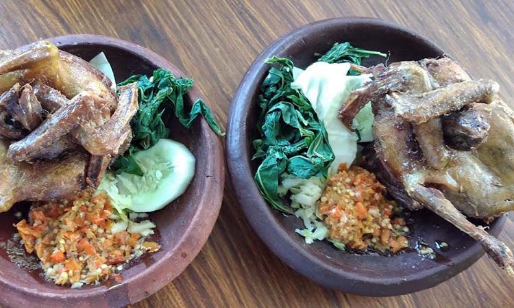 Menu warung bebek Cak Mangun.
