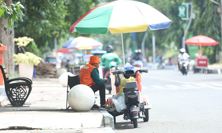 TERBANTU: Sepeda listrik juga banyak dipakai untuk&nbsp;berjualan.