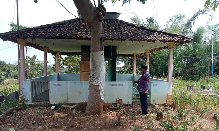 TERJAGA: Makam Bujuk Tapah yang berada di Desa Sidomulyo, Kecamatan Kotaanyar, Kabupaten Probolinggo yang dikenal keramat. Makamnya terjaga hingga saat ini.