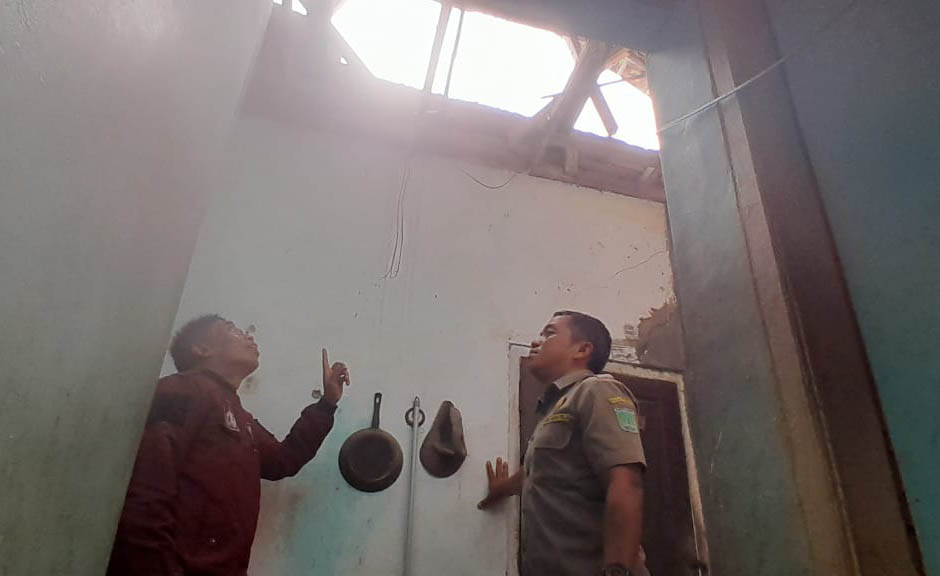 Rumah warga yang mengalami kerusakan diterjang angin kencang di Dusun Sempu, Desa Cowek, Kecamatan Purwodadi.