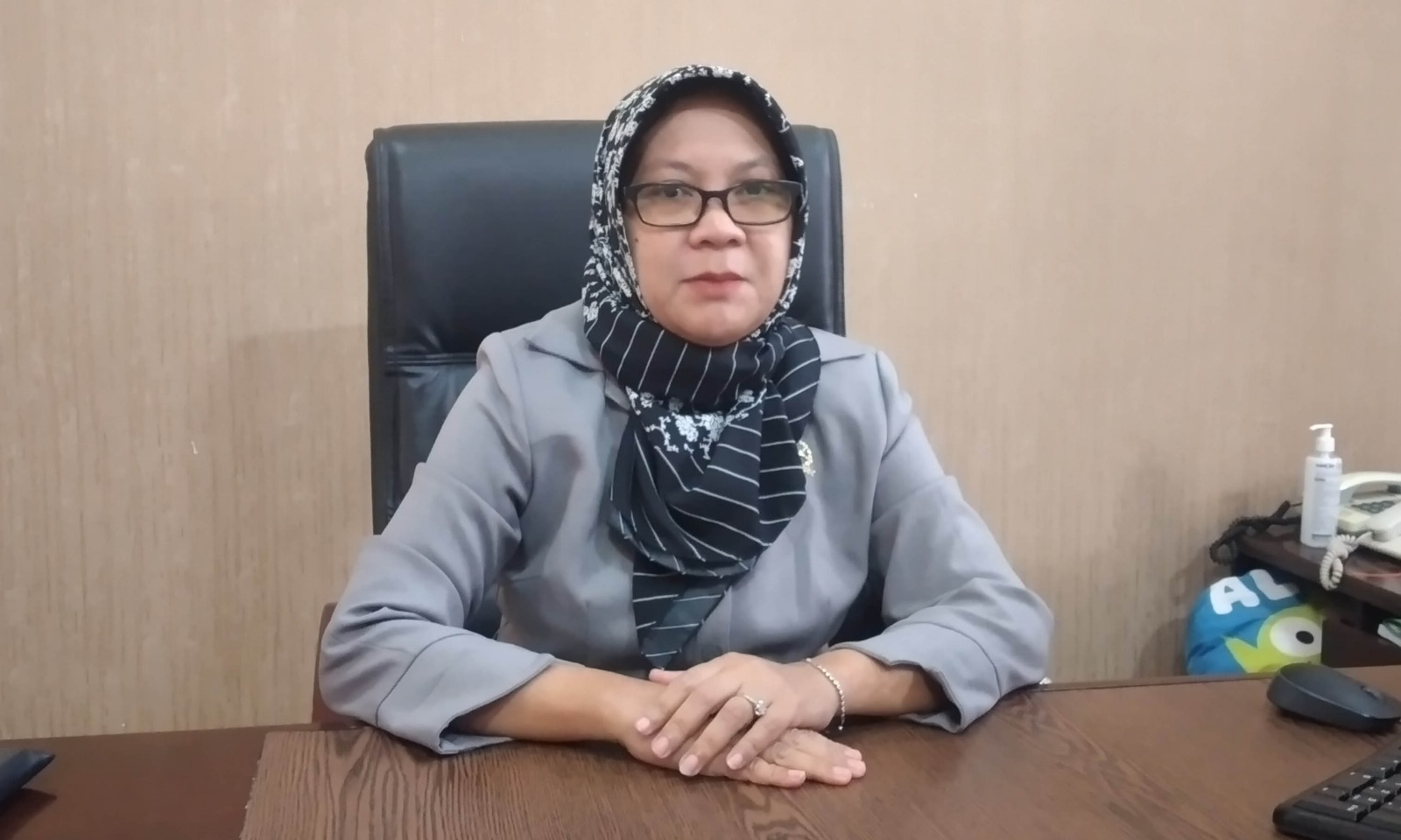 WONG JOGJAKARTA: Byrna Mirasari saat ditemui di Pengadilan Negeri (PN) Pasuruan.