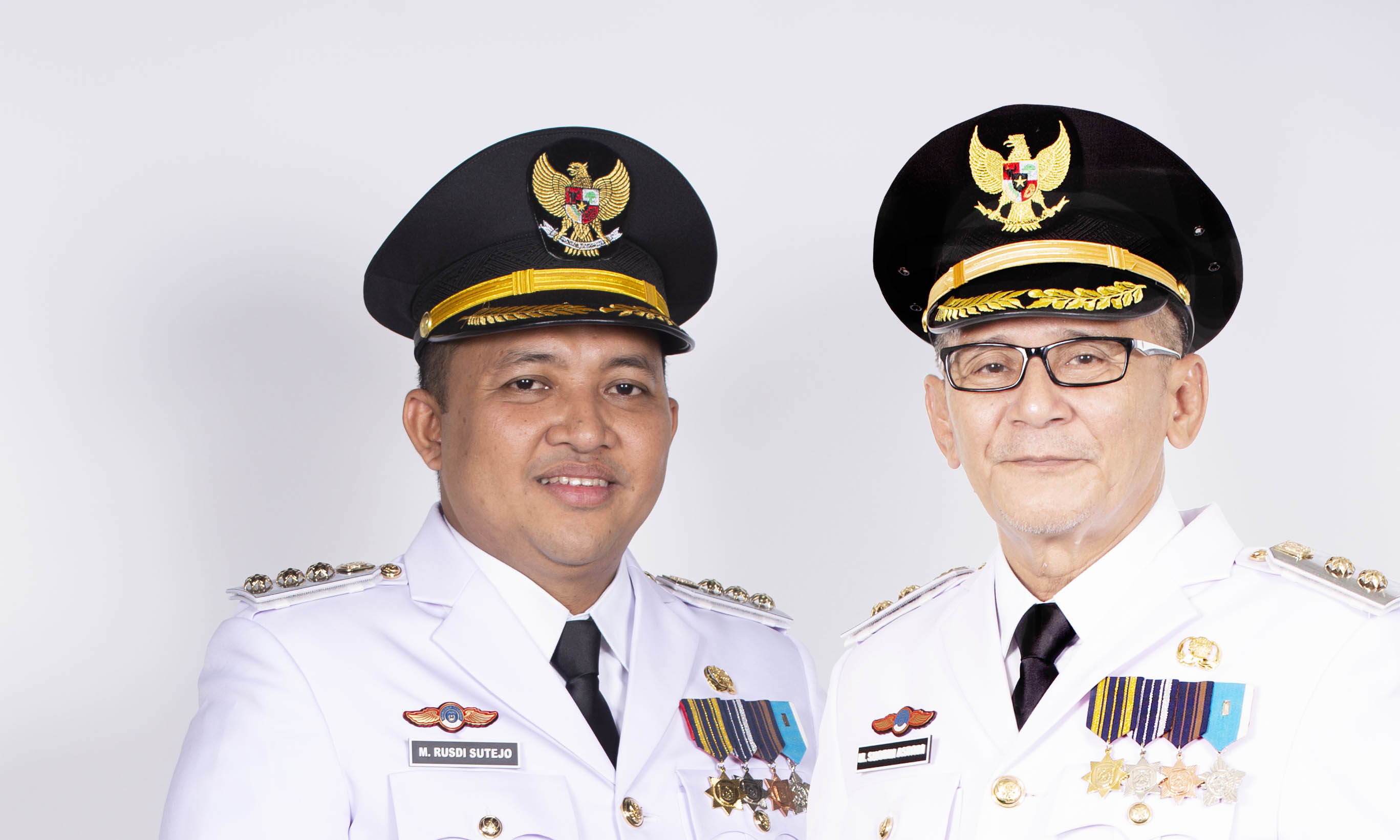 SIAP BAWA PERUBAHAN: Rusdi Sutejo (kiri) dan Shobih Asrori yang akan menjadi pemimpin Kabupaten Pasuruan hingga 2030 mendatang.