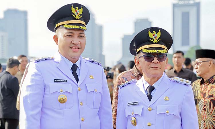 NAKHODA KABUPATEN PASURUAN: Mas Rusdi (kiri) dan Gus Shobih (kanan)