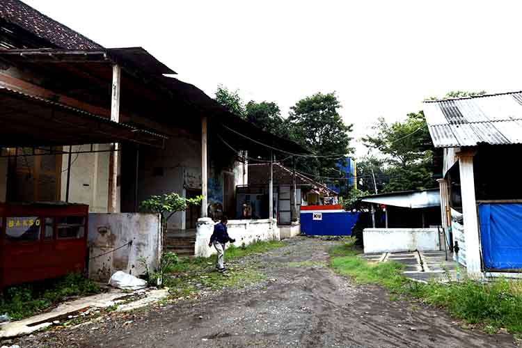 KUNO: Salah satu bangunan kuno di Kota Probolinggo, yang disebut milik PT KAI.