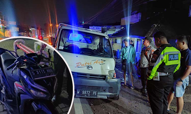 TABRAKAN: Kondisi pikap dan motor Honda Vario yang dikendarai sepasang kekasih usai tabrakan di Suwayuwo, Sukorejo, Pasuruan. (Rizal Syatori/ Radar Bromo)