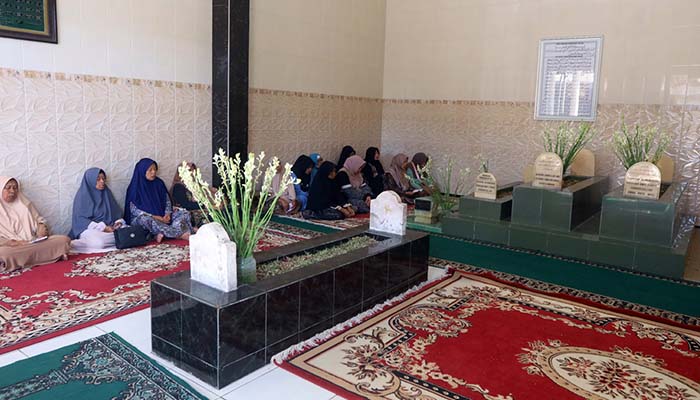 Makam Mbah Ratu Ayu di Bangil, Kabupaten Pasuruan yang tak pernah sepi dikunjungi peziarah. (Zainal Arifin/ Radar Bromo)