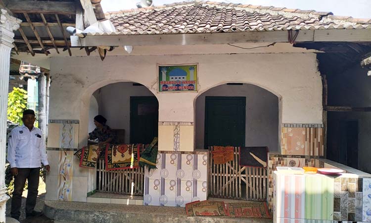 TERJAGA: Musala Waqaf Al-Amin dimanfaatkan sampai saat ini oleh warga Dusun Gendol, Desa Pakukerto, Sukorejo, Kabupaten Pasuruan. (Rizal Syatori/ Radar Bromo)
