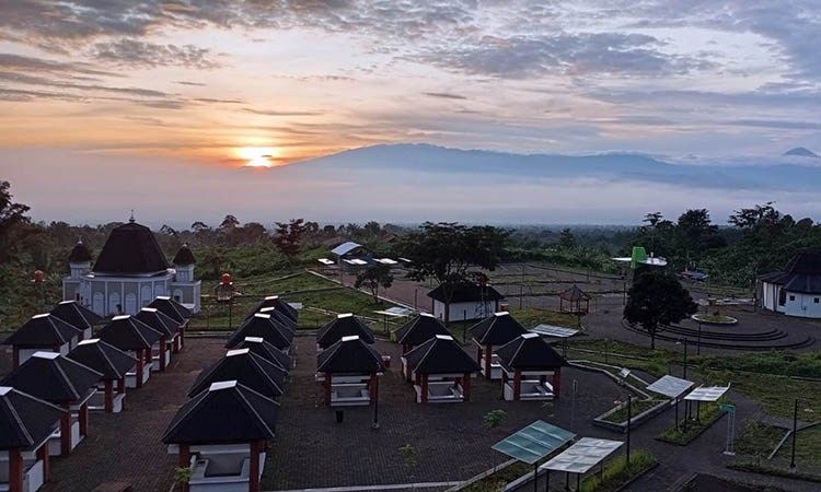NGANGGUR: Kawasan AATP di Dusun Kucur, Desa Sumberrejo, Kecamatan Purwosari yang belum dioperasikan. Pengerjaan fisik sudah tuntas, meski masih butuh sentuhan lain, seperti pembangunan pagar.