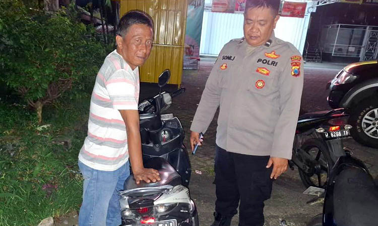 DIAMANKAN: Motor Yamaha Mio GT 125 nopol N 5306 TAI yang ditemukan di tepi jalan. Motor tersebut diduga sengaja ditinggal oleh pemiliknya, untuk perang sarung.