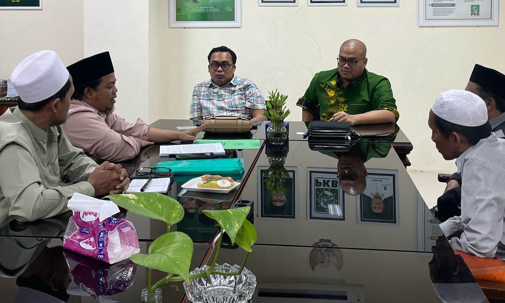 DISKUSI: Komisi 3 DPRD Kabupaten Probolinggosaat bertemu dengan Forum Komunikasi Diniyah Takmiliyah di Kantor DPRD.