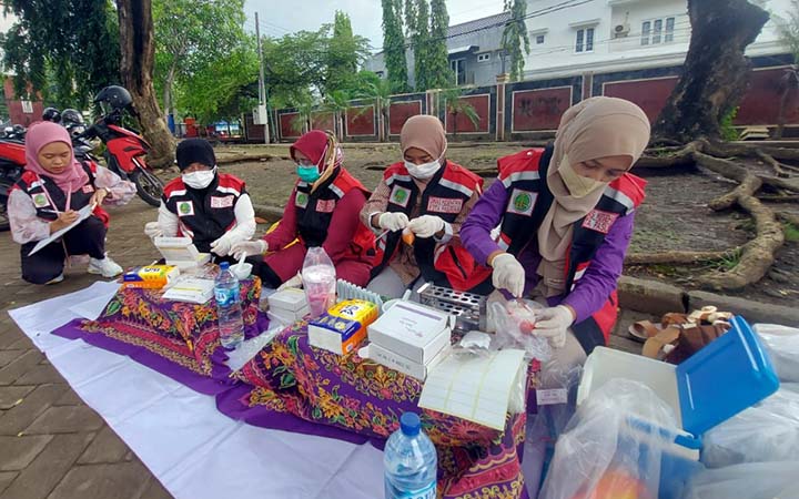 Sample mamin takjil langsung dilakukan uji lab untuk mengetahui kandungan berbahaya.