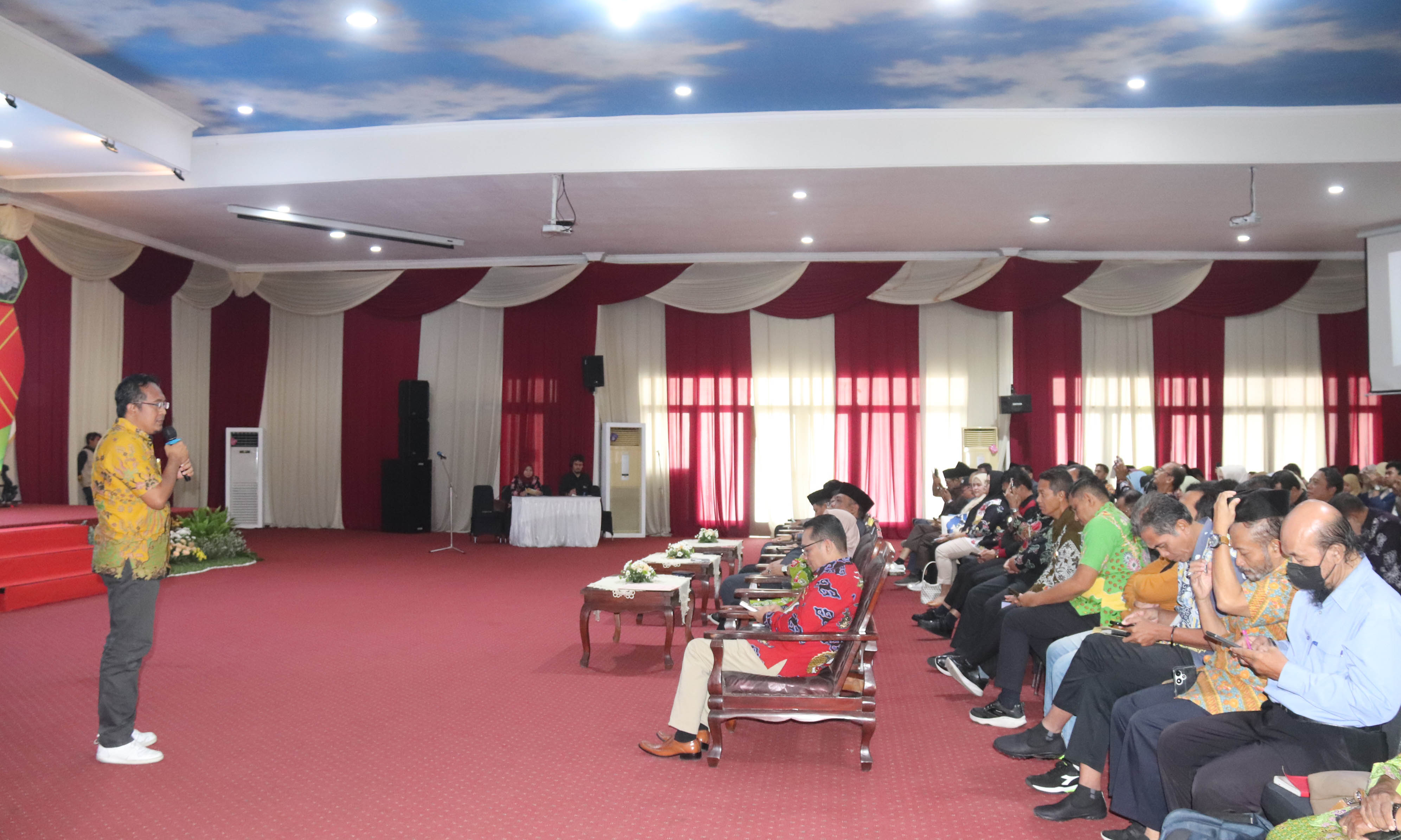 LANCAR: Forum Konsultasi Publik RPJMD Kota Pasuruan tahun 2025-2029 dengan moderator dari Associate Profesor Bidang Kebijakan Sosial FISIP Universitas Brawijaya Dr. M. Lukman Hakim, S.IP, M.Si.