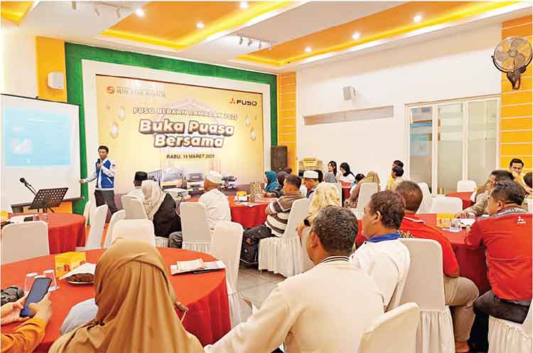 BERKAH : Untuk mempererat tali silaturahmi, puluhan pelanggan setia Fuso diundang dalam Fuso Berkah Ramadhan Buka Bersama, Orin Hall & Resto, Rabu (19/03).