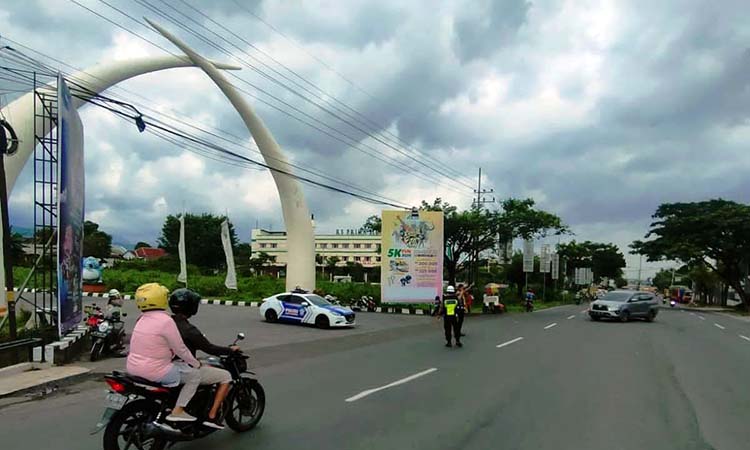 IKONIK: Akses menuju TSI II Prigen. Tiap libur Lebaran, jalur TSI II Prigen rawan macet. Polres Pasuruan pun menyiapkan rekayasa lalu lintas. (Rizal Syatori/ Radar Bromo)