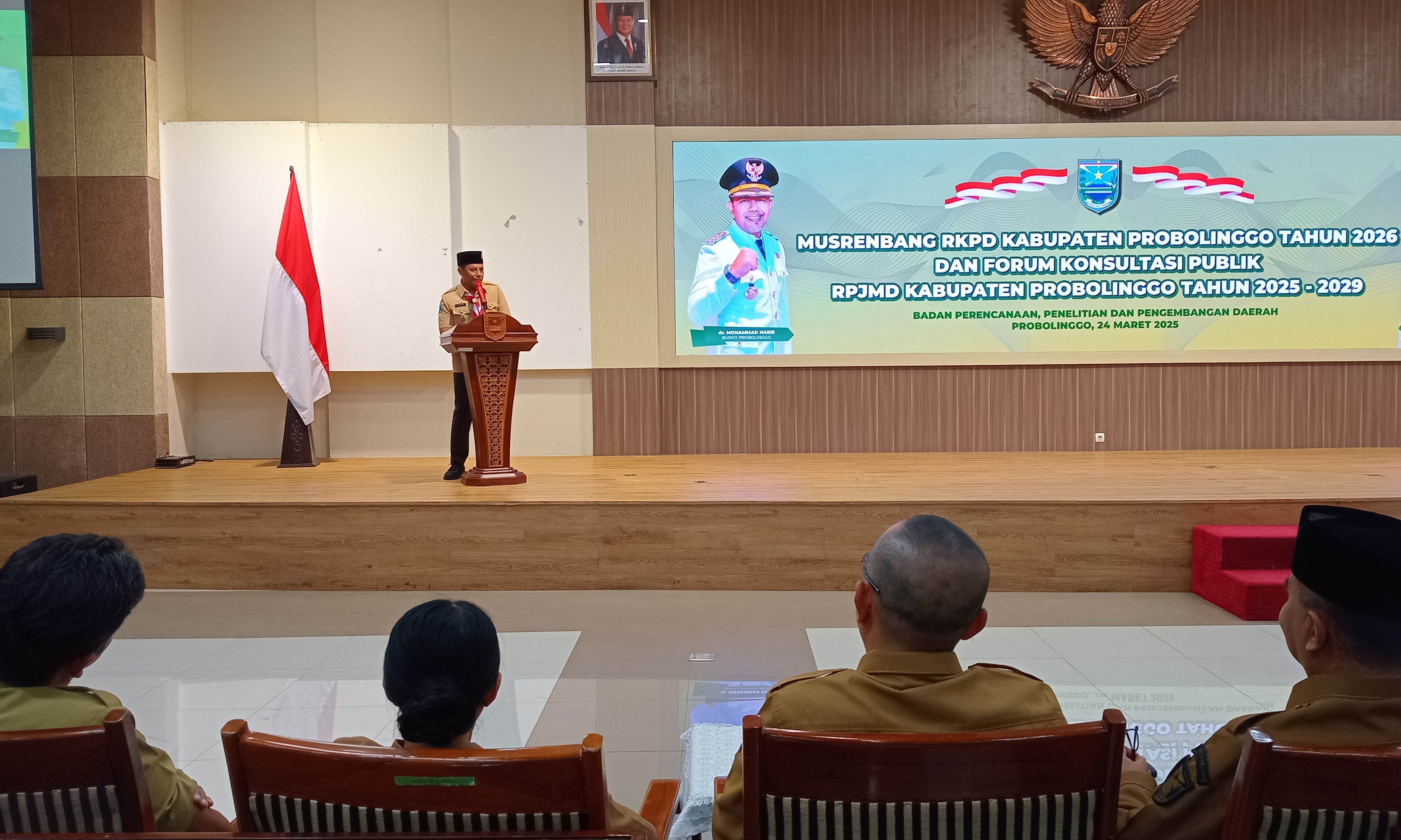 ARAHAN: Bupati Probolinggo&nbsp; dr. Mohammad Haris memberikan sambutan saat acara Musrenbang RKPD 2025 dan FKP RPJMD 2025-2029.