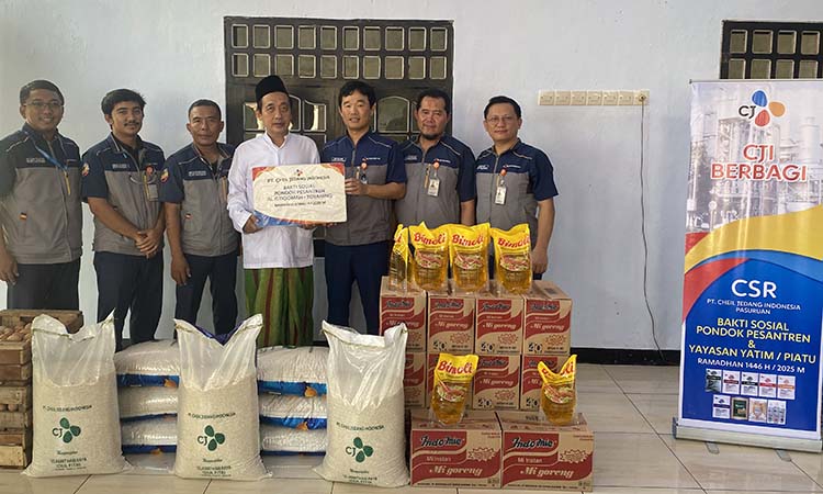 SOSIAL : Momen berbagi dengan pondok pesantren dan yayasan yatim piatu di bulan yang penuh berkah.