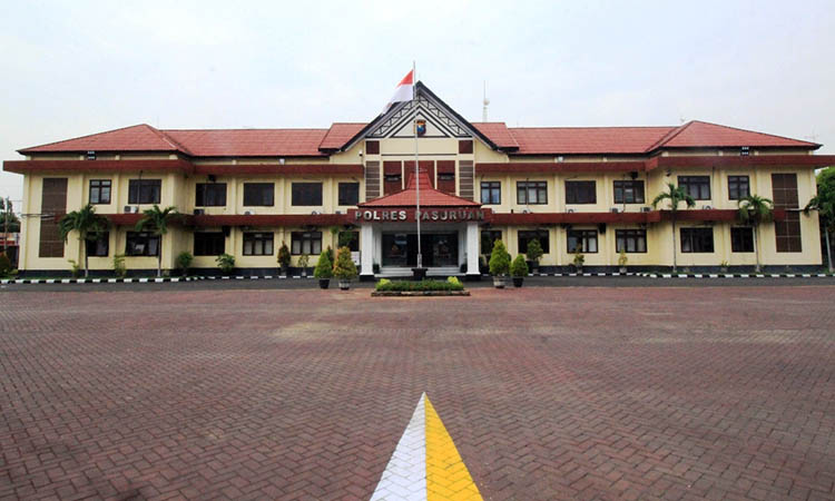 LENGANG: Halaman Mapolres Pasuruan yang siap menjadi tempat penitipan sementara kendaraan pemudik.