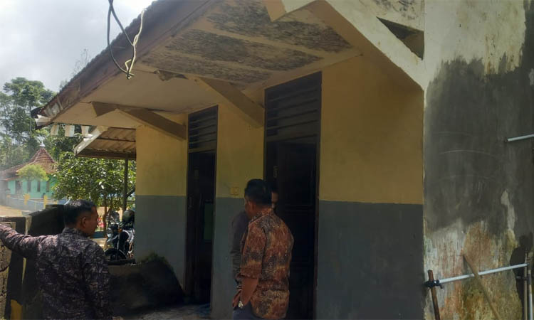 SUDAH DISURVEI: Toilet di salah satu lembaga SMP di Kabupaten Probolinggo saat disurvei Disdikdaya beberapa waktu lalu.