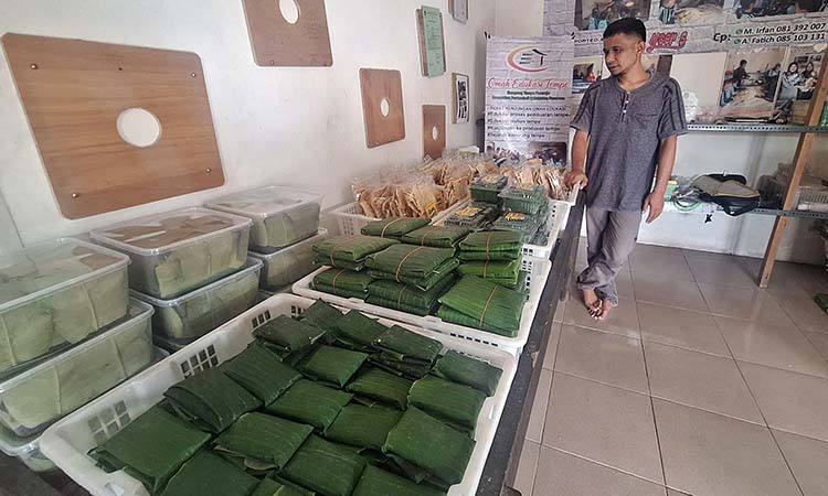 EDUKASI: Suasana di omah tempe yang ada di Kampung Tempe, Parerejo, Purwodadi, Kabupaten Pasuruan. (M Busthomi/ Radar Bromo)