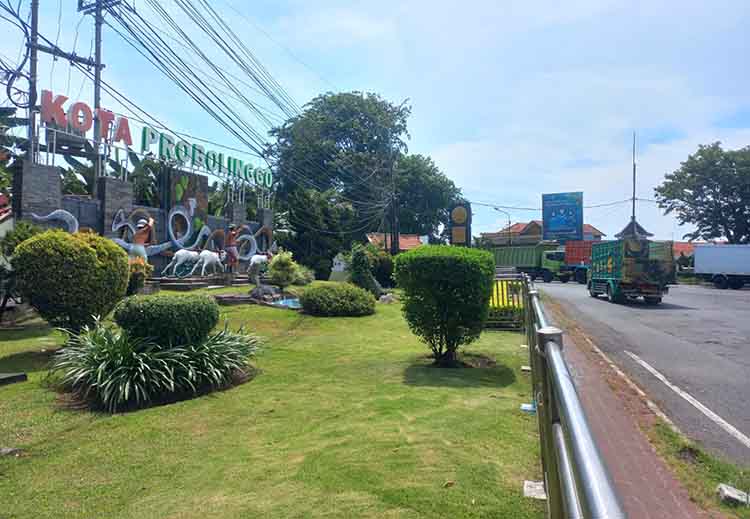 TKP: Lokasi ditemukannya jaket dan linggis milik terduga pencuri lampu di Taman Kerapan Kambing, Kota Probolinggo.