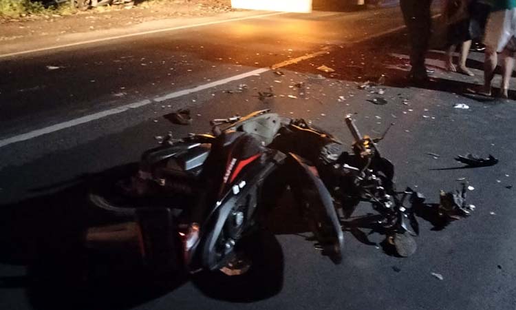 RINGSEK PARAH: Kondisi motor Honda Beat yang dikendarai korban alami kerusakan parah pada bagian depannya. (Istimewa)