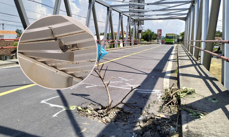 DITANDAI: Jembatan Pajarakan yang sudah ditandai. Inset, Pelat deck yang patah.
