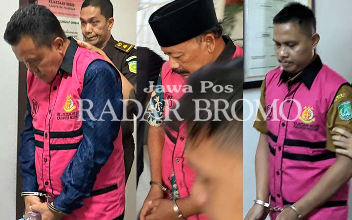 TERSANGKA: Nurkamto (kanan) bersama Adi Purwanto dan M Najib saat digelandang penyidik Kejari Kabupaten Pasuruan, Senin (14/4). (M Busthomi/ Radar Bromo)