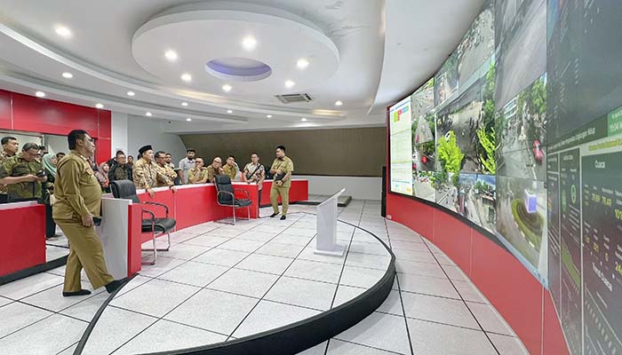 Kecanggihan Command Center setempat, membuat Mas Rusdi-sapaannya ingin mengadopsi di wilayah Kabupaten Pasuruan. (Istimewa)