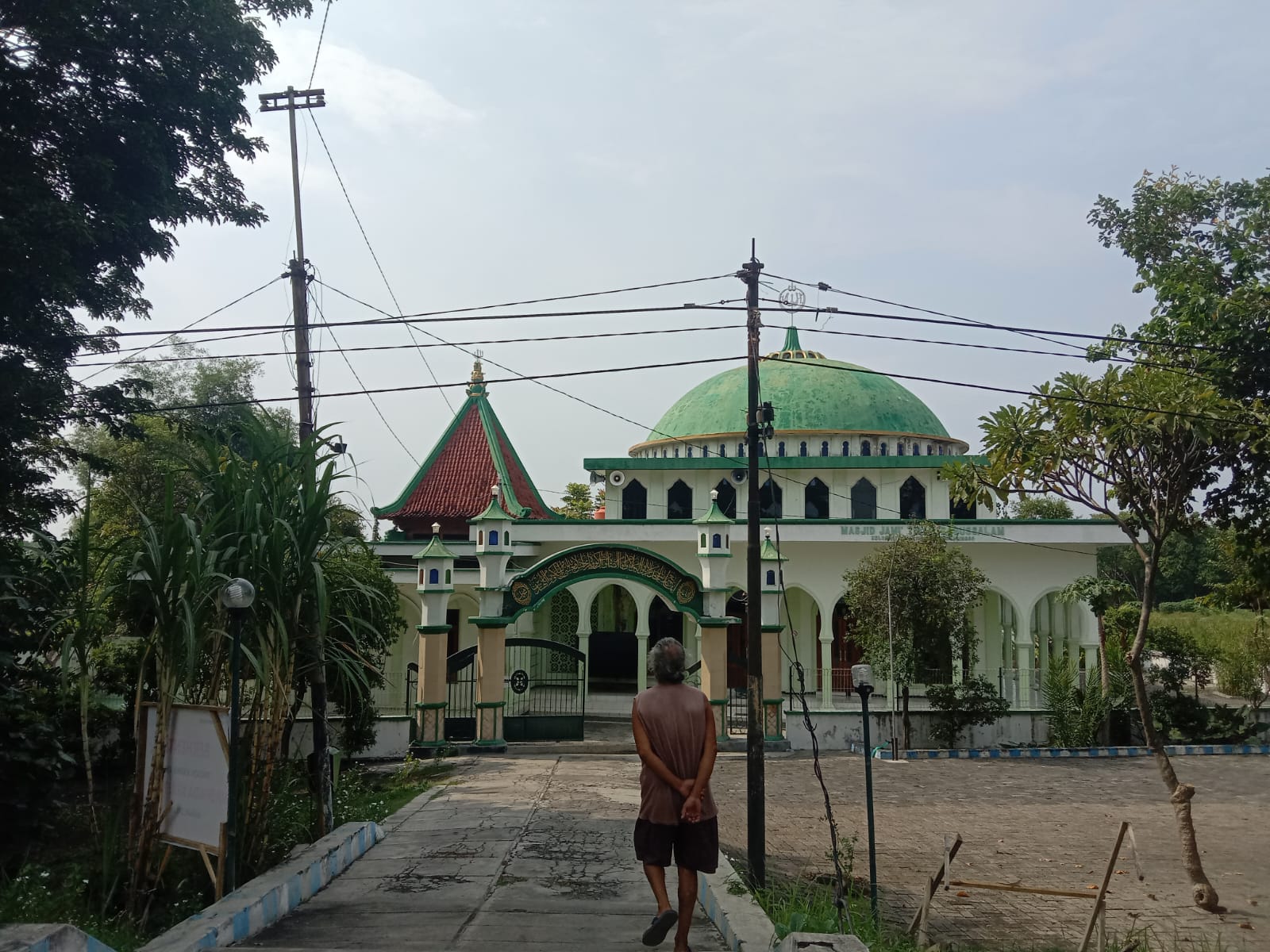 TIBAN: Masjid Babussalam yang berada di Kelurahan Pilang, Kecamatan Kademangan, Kota Probolinggo tampak dari depan. Masjid tersebut dikenal pula dengan masjid Tiban.