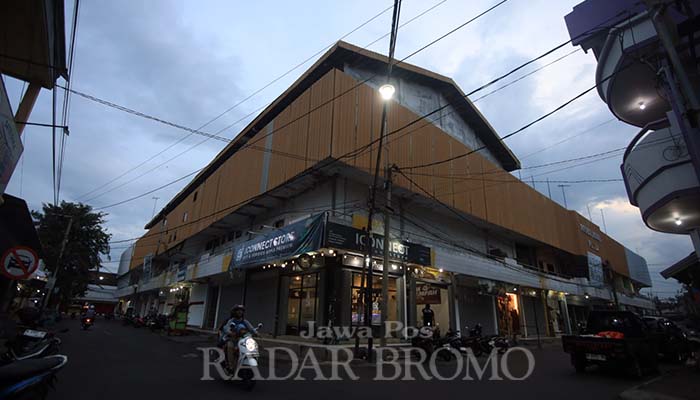 Sisi belakang Probolinggo Plaza. (Zainal Arifin/ Radar Bromo)
