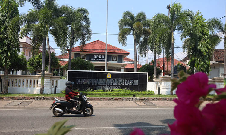 SEKARANG: Tampak depan kantor DPRD Kota Probolinggo. Gedung tersebut menjadi tempat untuk membahas penganggaran ataupun legislasi yang mengatur daerah.
