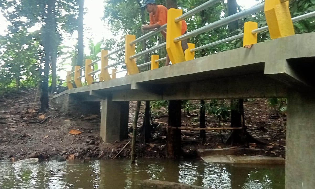 PANJANG: Jembatan yang dibangun di Dusun Sumur Sawah dan selesai pekan lalu.