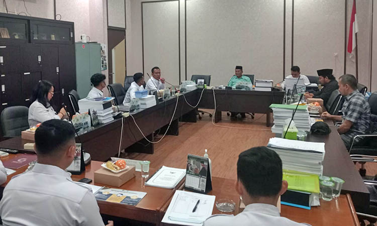 DENGAR PENDAPAT: Kegiatan hearing yang digelar Komisi I DPRD Kabupaten Pasuruan, dengan Rutan Bangil. Hal ini ditujukan, untuk mendengar secara langsung kondisi rutan setempat.