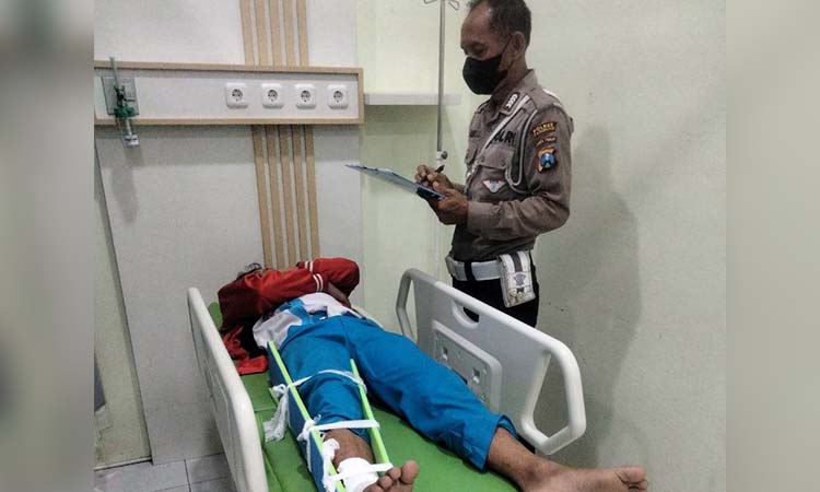 PATAH TULANG: Korban saat dirawat di RS.