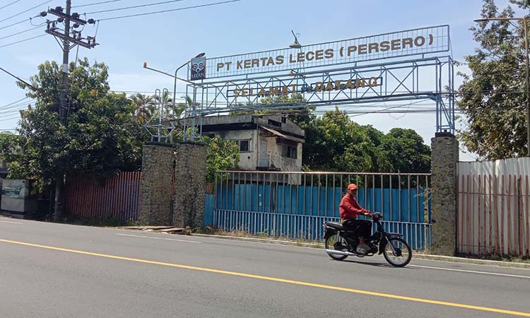 PAILIT: Gedung PT Kertas Leces yang sudah lama tak beroperasi kini sepi tak berpenghuni.