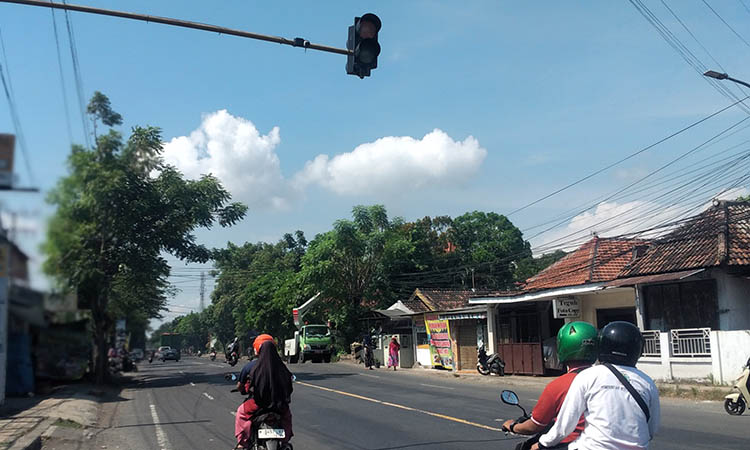 PENTING: CCTV di jalan pantura, Kelurahan Tapaan, Bugul Kidul, Kota Pasuruan.
