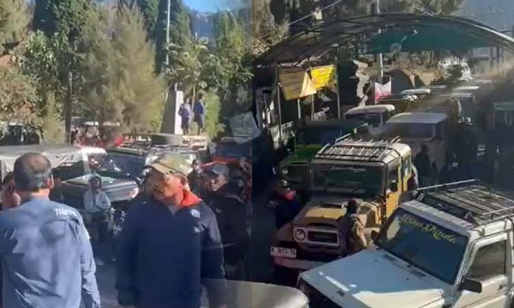 PROTES: Sejumlah pelaku usaha jip wisata melurug kantor TNBTS, Minggu (4/5) pagi. Mereka protes karena ruwetnya sistem masuk kendaraan wisata ke kawasan TNBTS. (Screenshoot)