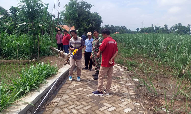 MEMBANGUN: Pembangunan Jalan Usaha Tani (JUT) berupa pavingisasi dan TPT di Dusun Tegalan. Hal ini diperlukan untuk meningkatkan akses pertanian sehingga mendorong produktivitas pertanian.