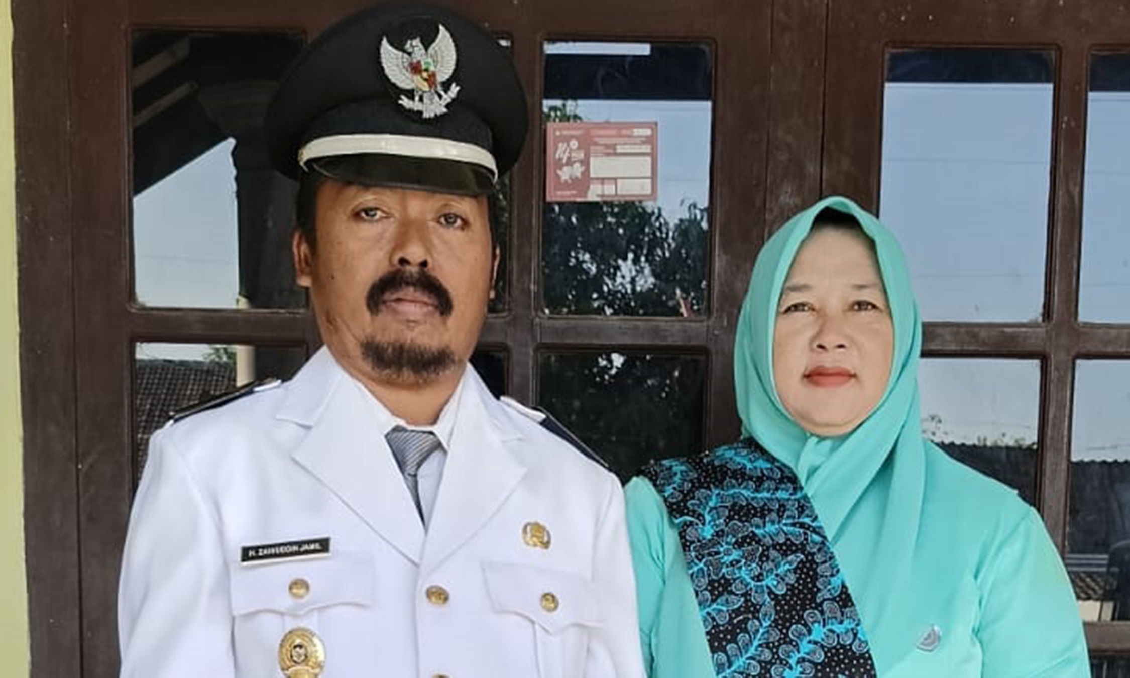 PEMIMPIN: Kepala Desa Sidomulyo H. Zainuddin Jamil Bersama Istri.