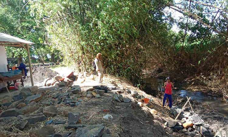 DEMI KELANCARAN: Saluran irigasi yang dibangun Pemdes Sudimulyo, agar memudahkan pengairan sawah di Dusun Kapur.