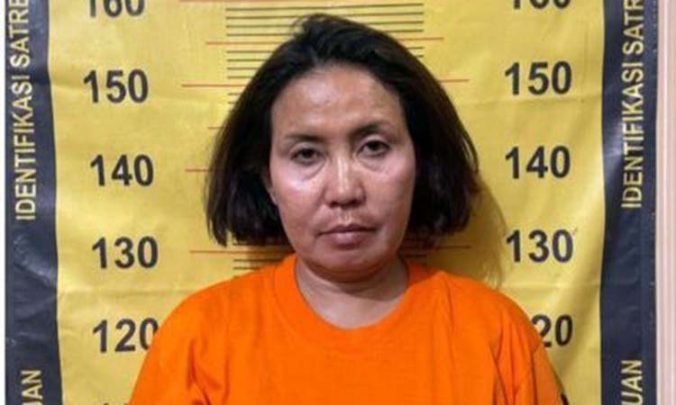 KEMBALI DITAHAN: Siti Fatimah, tersangka pengedar sabu-sabu yang kembali ditahan.