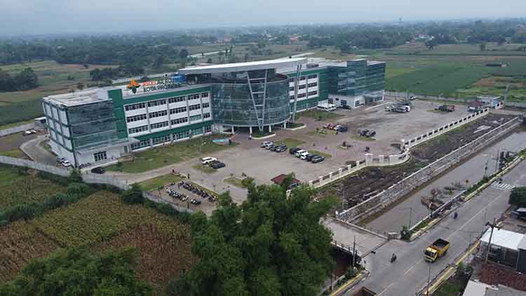 TERUS BERBENAH: RSUD Ar Rozy Kota Probolinggo, yang bakal diusulkan menjadi rumah sakit rujukan se-tapak kuda Jawa Timur.