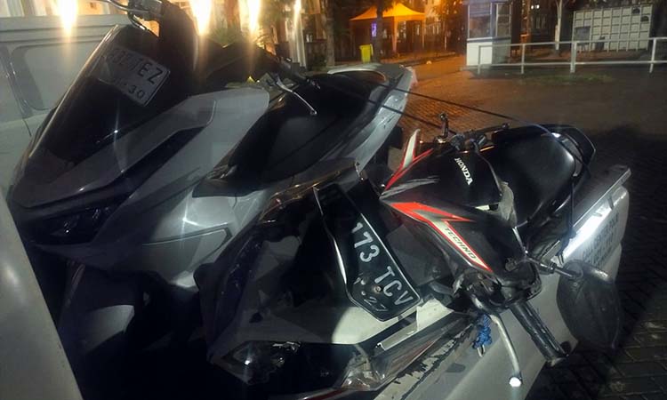 BARANG BUKTI: Dua motor korban saat diamankan Satlantas Polres Pasuruan.