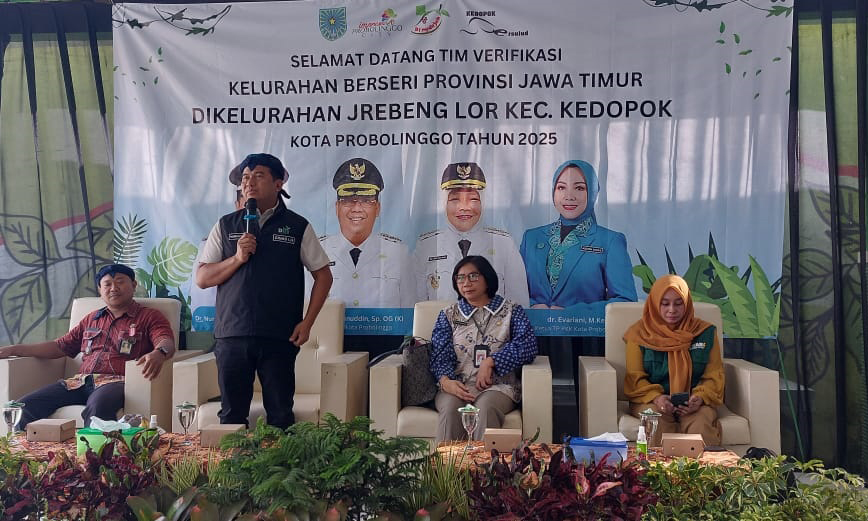BERSERI: Usai monev pada hari pertama, dilanjutkan verifikasi lapangan Kelurahan BERSERI. Tampak Plt Kepala DLH Provinsi Jatim Nurkholis, membuka acara.