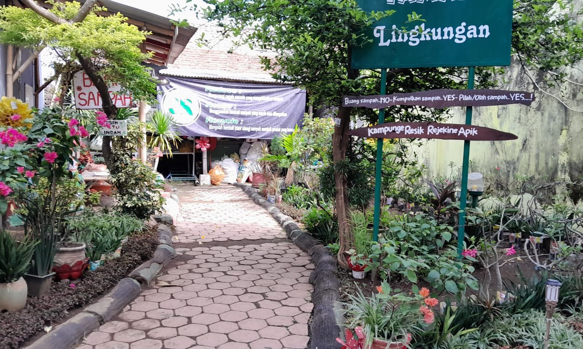 CONTOH: Salah satu sudut Kampung Darling Kelurahan Sumbertaman, yang telah 13 tahun menjadi Kelurahan BERSERI dan semakin indah dan asri.