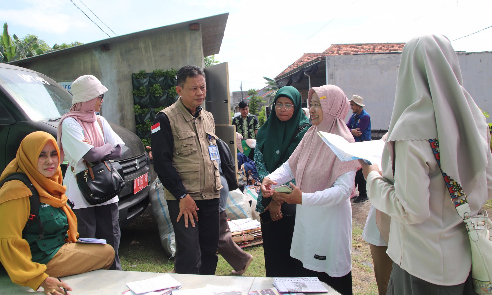 BANK SAMPAH: Berbagai indikator menjadi penilaian tim, termasuk manajemen pengelolaan Bank Sampah. Hasilnya digunakan warga untuk membiayai penerangan jalan, membangun musala, hingga kegiatan sosial