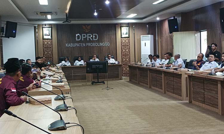 RDP: Suasana RDP membahas pesta miras berujung maut di Krejengan, Probolinggo.