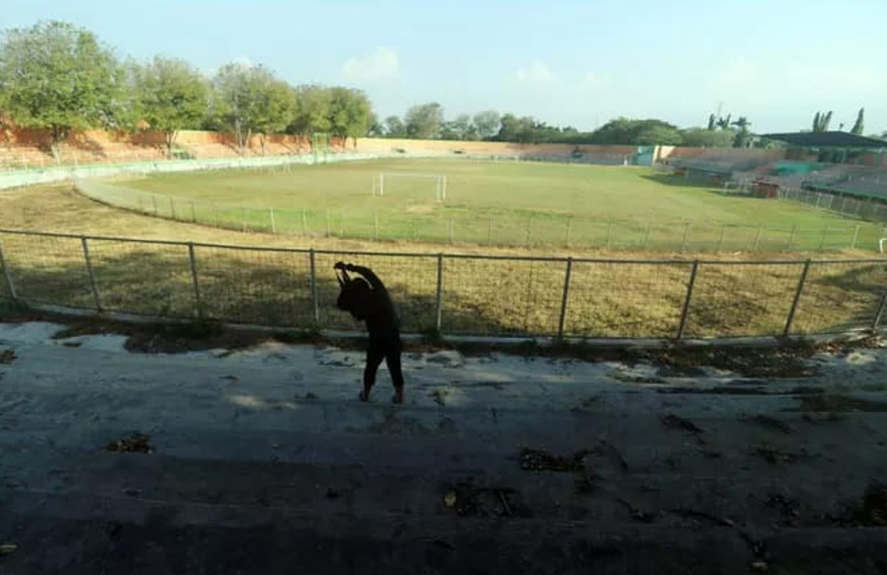 PERLU SENTUHAN: Stadion R Soedrasono Pogar yang memerlukan sentuhan. Salah satunya, lampu penerangan yang hingga kini belum tersedia.